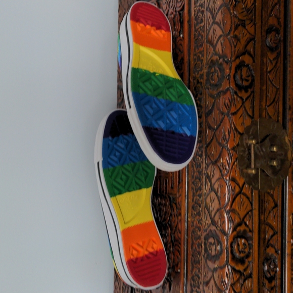 Converse Chuck Taylor Low Pride Rainbow Sneakers Size 7 Women - Picture 3 of 8